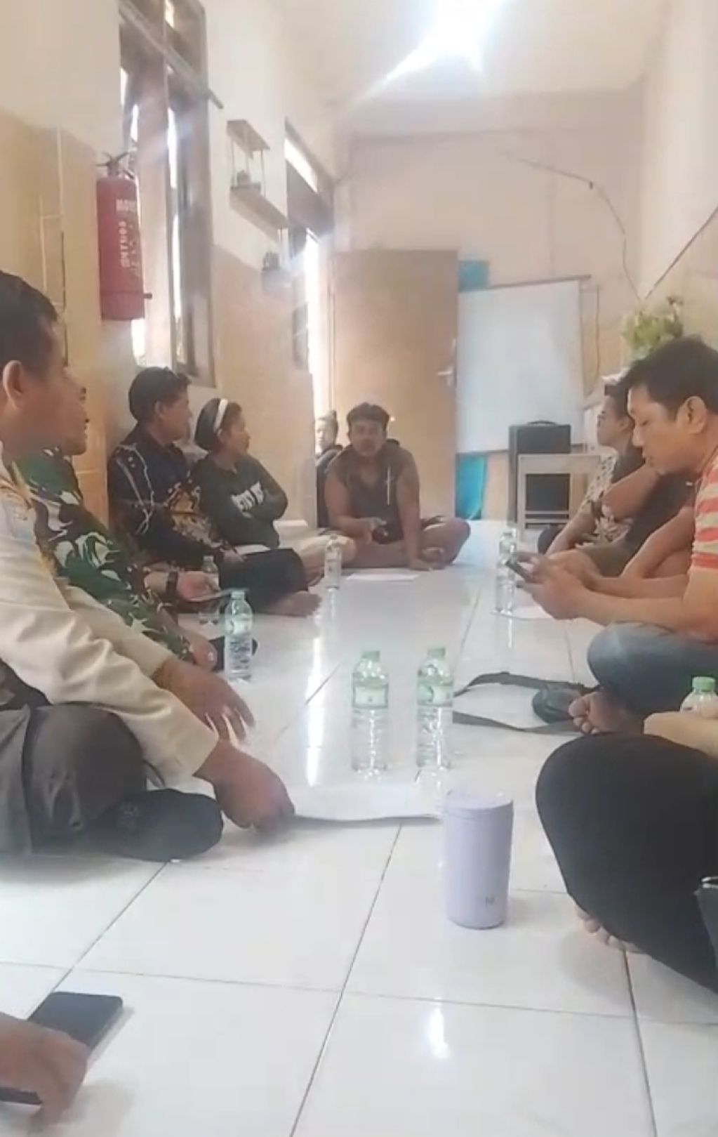 Polsek Genteng Wujudkan Perdamaian Sengketa Penyewa dan Pemilik Rumah Kapasari