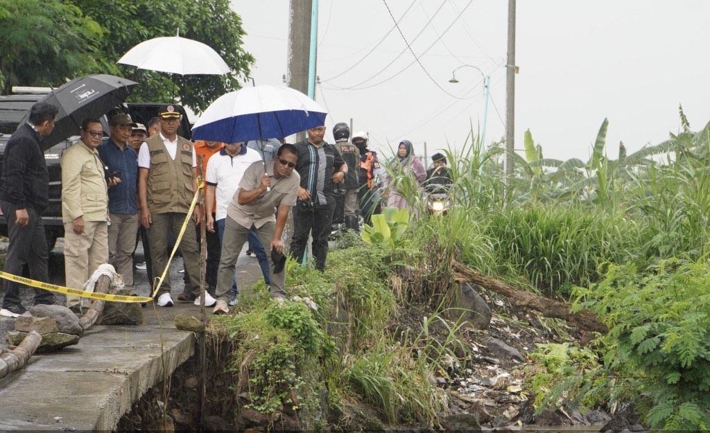 Pj Bupati Pasuruan Sidak Pelengsengan Ambrol, Dinas PU Segera Lakukan Tindakan Darurat