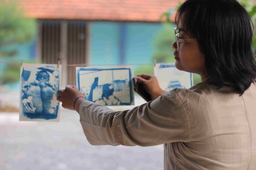Mengenal Fotografi Cyanotype di Surabaya, Bisa Jadi Hobi Baru Loh