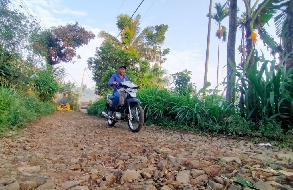 Jalan Penghubung 3 Desa di Probolinggo Rusak, Disebut Sejak 10 Tahun