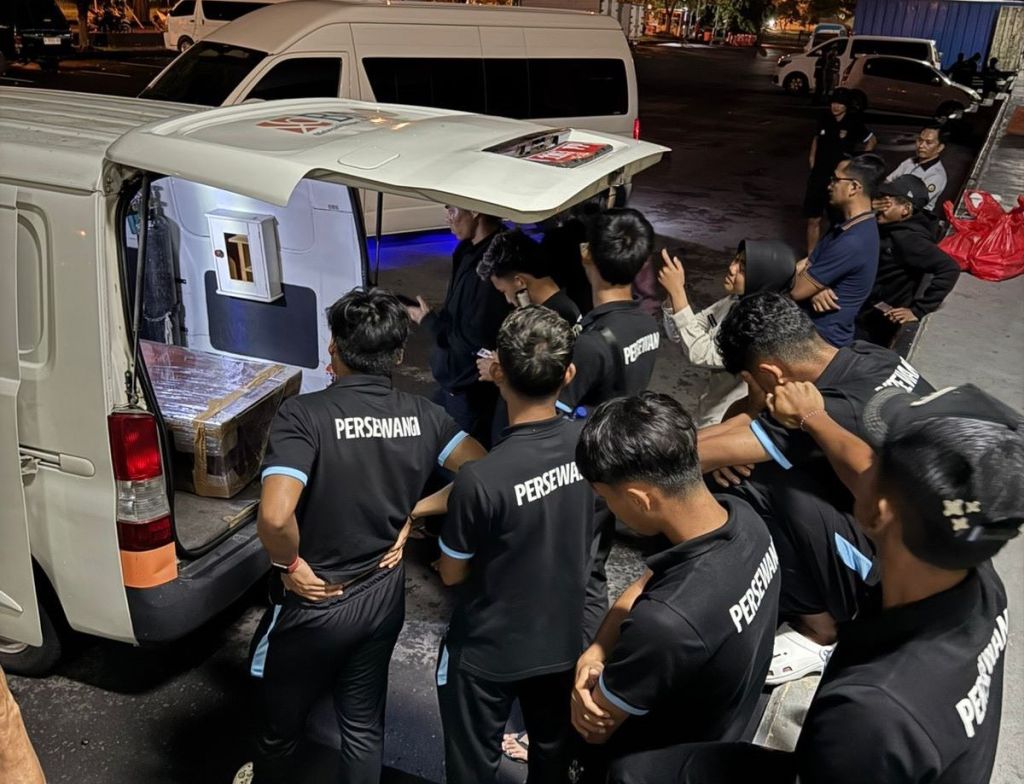 Presiden Klub dan Pemain Persewangi Antar Kepulangan Jenazah Syamsuddin Battola