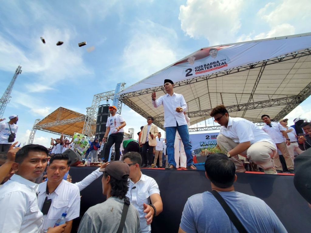 Kampanye Akbar, Khofifah-Emil Optimis Berseiringan Menangkan Mubarok di Mojokerto