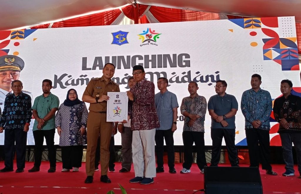 Wali Kota Eri Resmikan 17 Kampung Madani di Surabaya