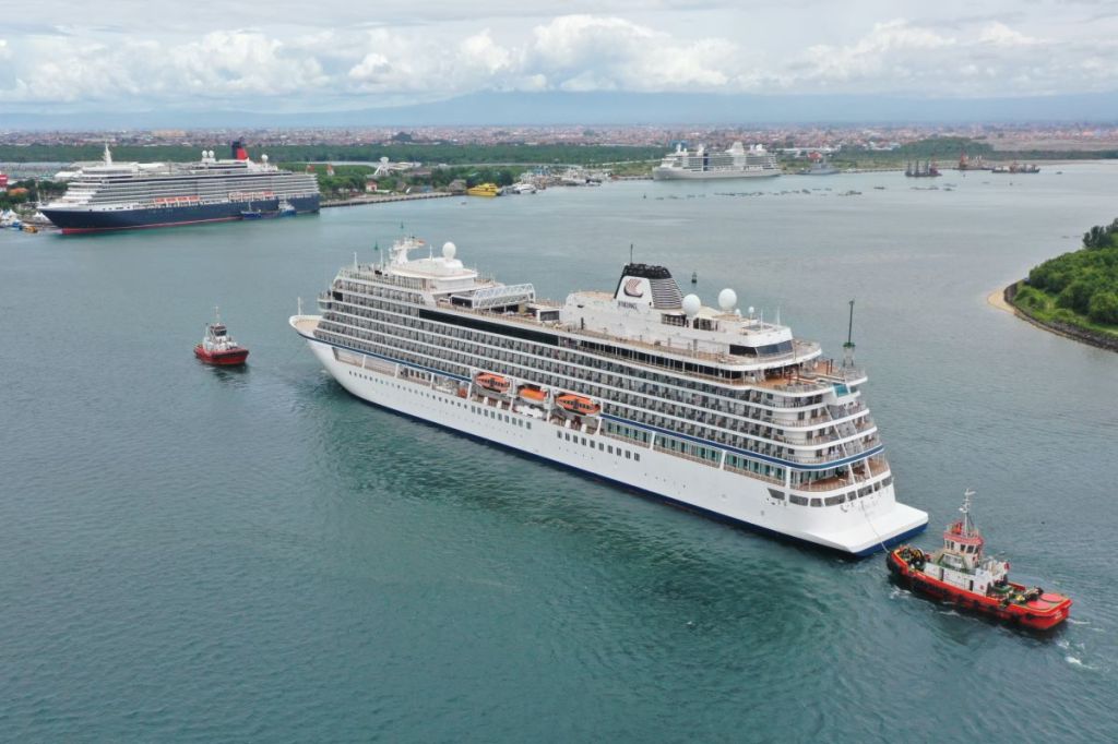 Catat Sejarah, Pelabuhan Benoa Bali Sandarkan 3 Cruise Secara Bersamaan