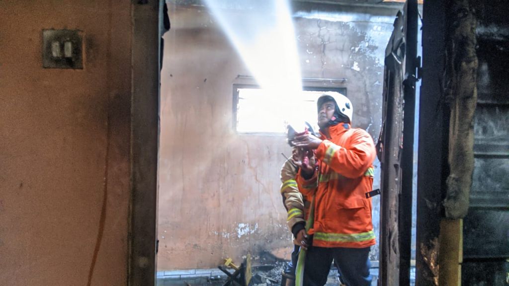 Bangun Tidur, Rumah Warga Bondowoso Terbakar