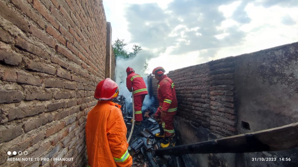 Rumah Warga Songgon Banyuwangi Terbakar, Kerugian Ratusan Juta Rupiah