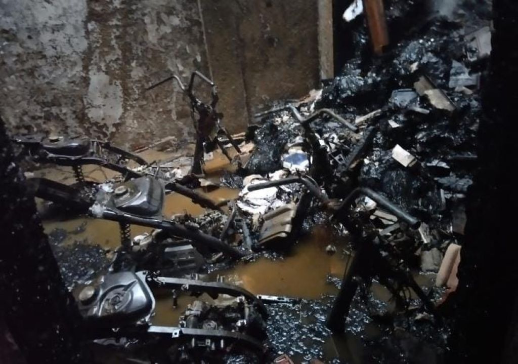 Kebakaran Terjadi di Kantor PNM Mekaar Mojokerto, Dokumen Hingga 4 Motor Hangus