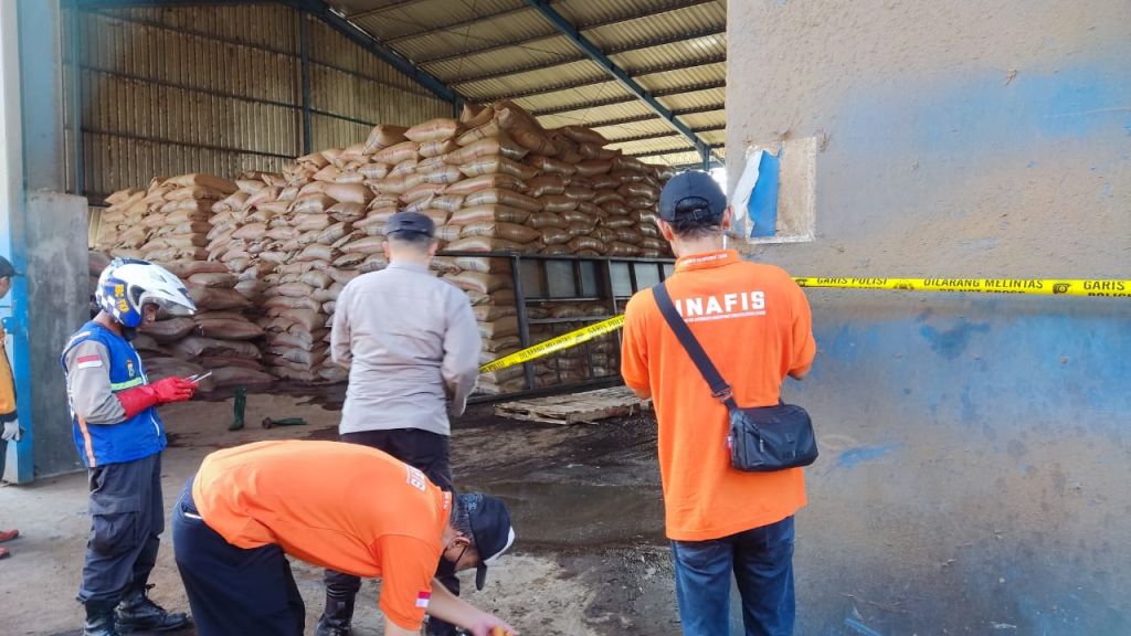 Kebakaran Terjadi di Pabrik Minyak Kelapa Mojokerto, 1 Pekerja Tewas dan 4 Terluka