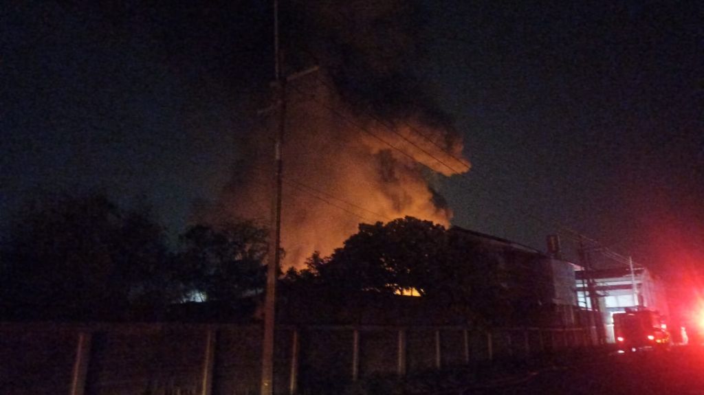 Pasutri Pemilik Gudang Tiner Surabaya yang Terbakar Menderita Luka Berat