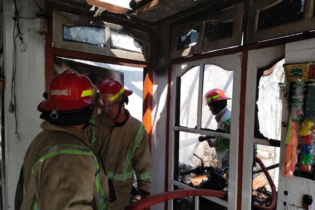 Rumah dan Dua Motor Warga Jombang Ludes Terbakar