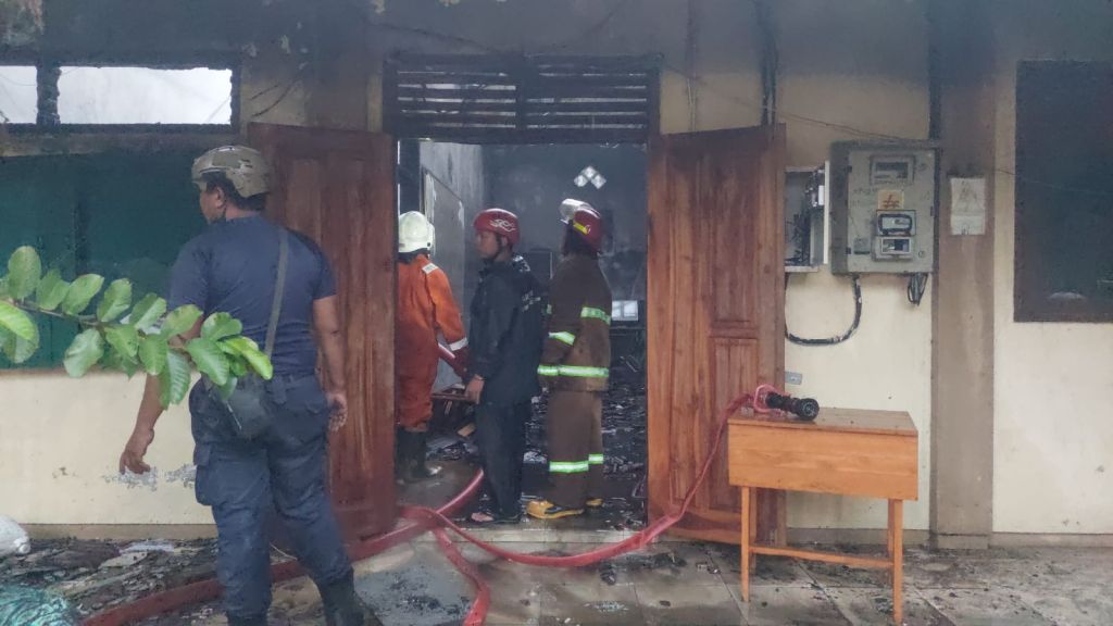 SMPN 3 Kota Probolinggo Terbakar, Puluhan Komputer Ludes