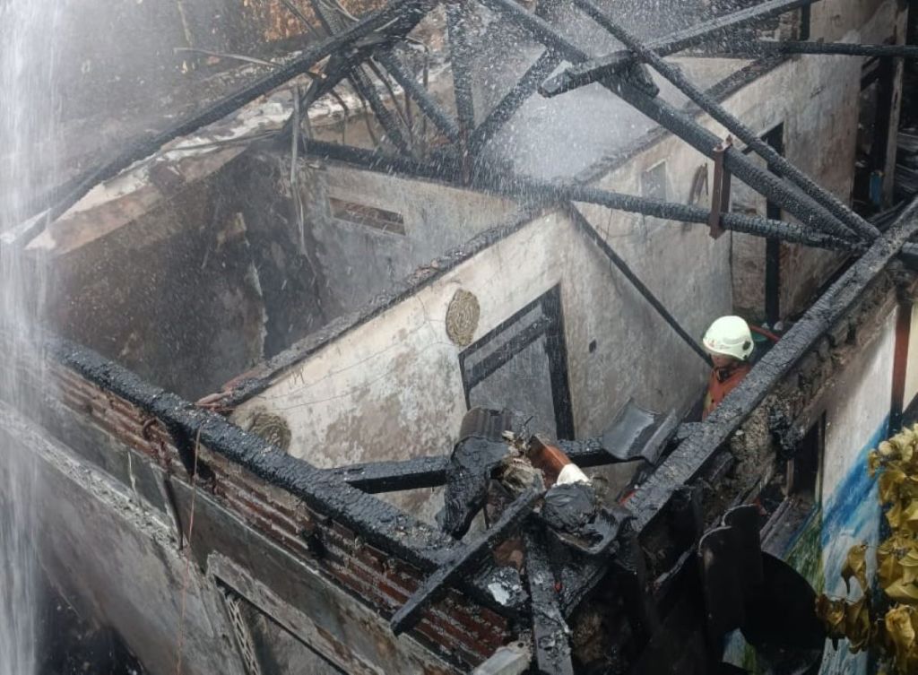 Rumah di Surabaya Kebakaran Gegara Obat Nyamuk