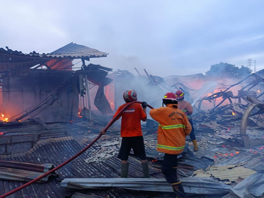 Pasar Leces Probolinggo Terbakar, Kerugian Disebut Capai Rp1,5 Miliar