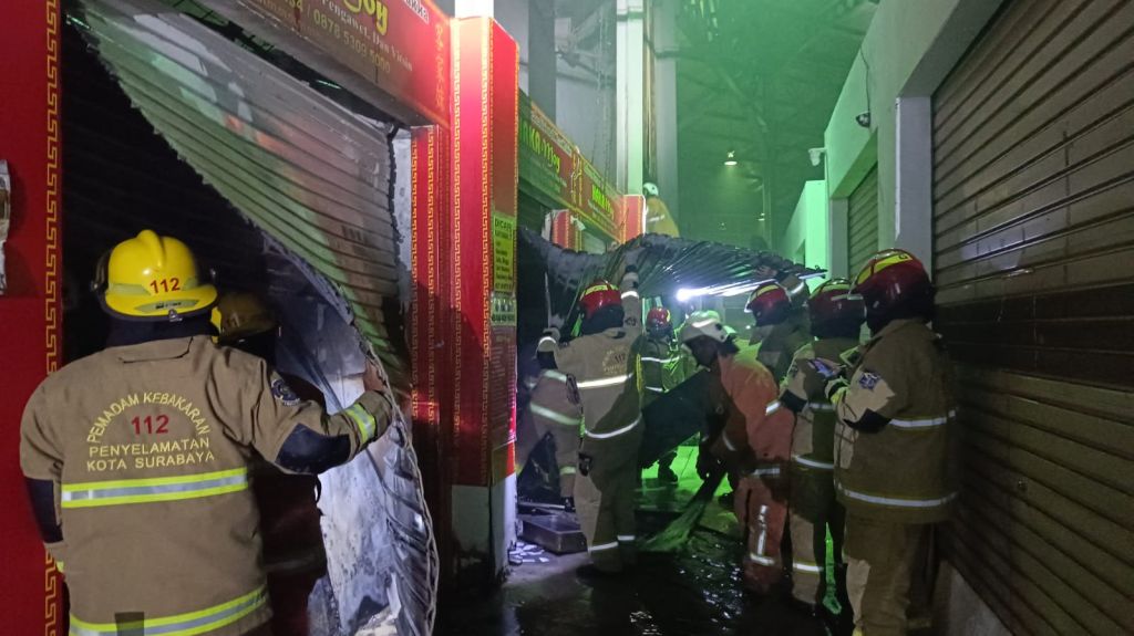 3 Stan Pasar Modern Surabaya Terbakar