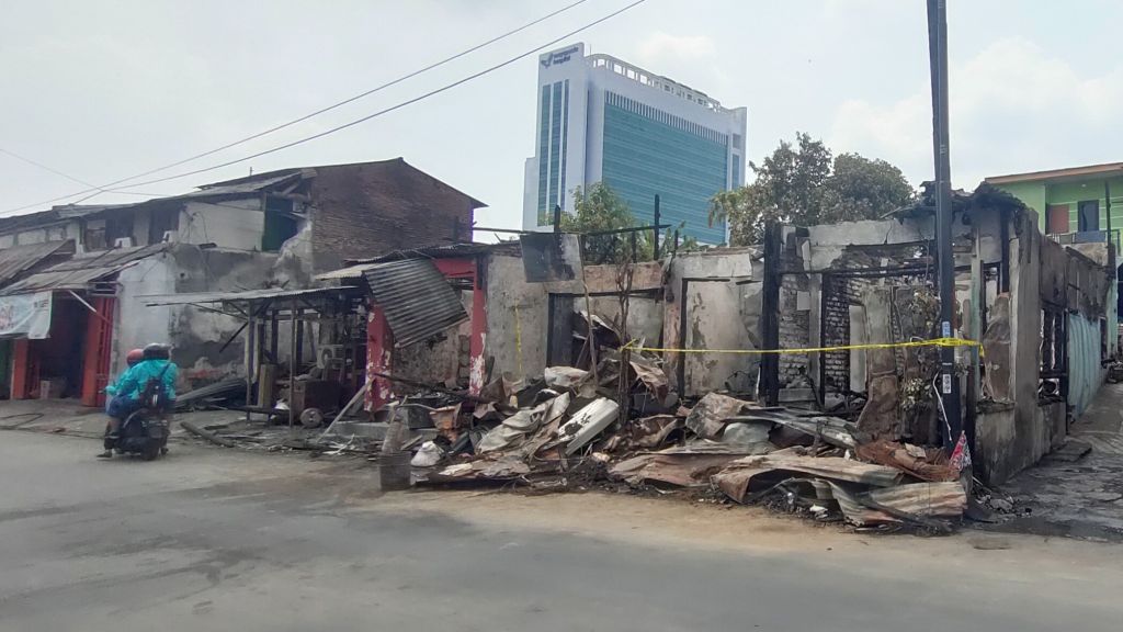 Kisah Penjual Barang Antik Surabaya ketika Rukonya Terbakar