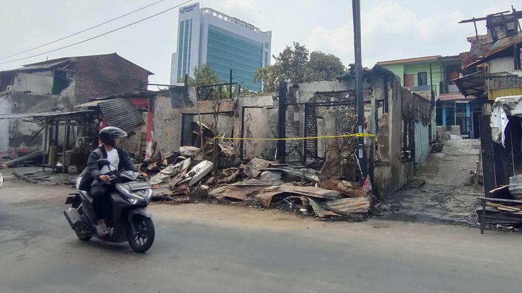 Kebakaran Ruko di Surabaya Hanguskan Barang Antik, Titik Api Diduga dari Toko Abon