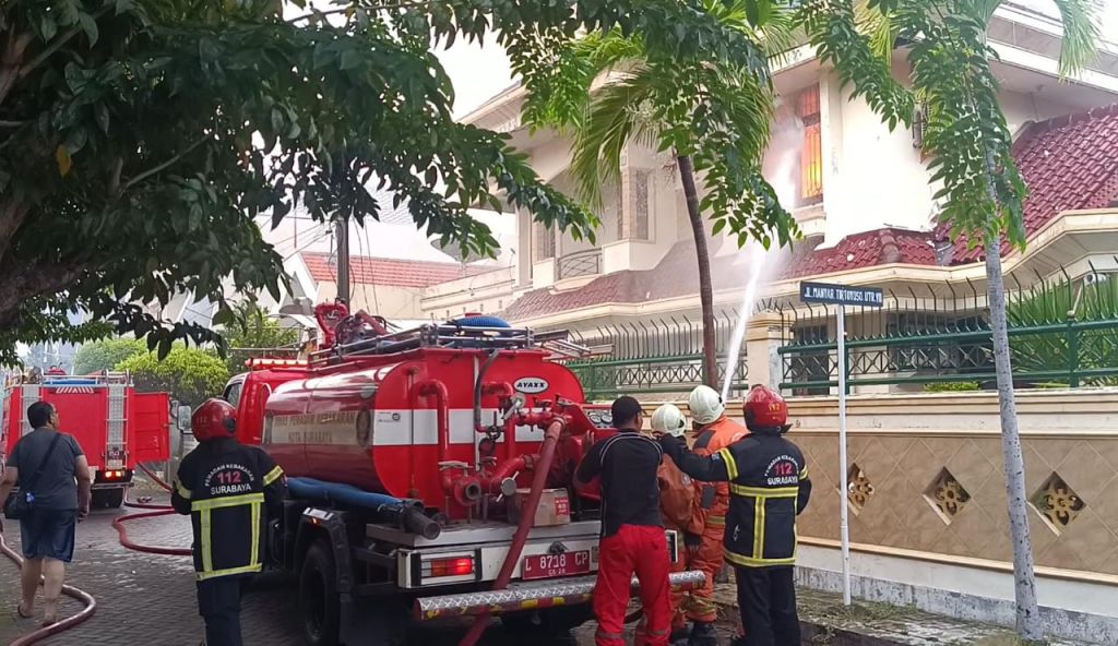 Kebakaran Terjadi di Rumah Mewah Surabaya, Ini Dugaan Penyebabnya