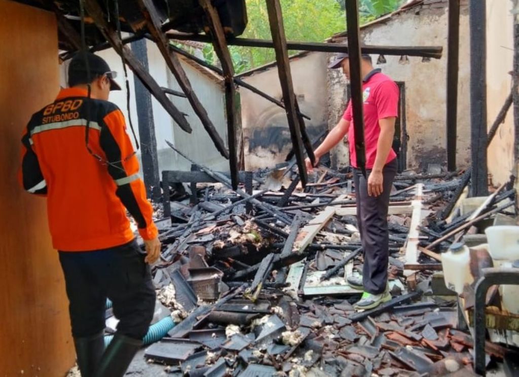 Pergi ke Sungai, Rumah Bapak anak di Situbondo Hangus Terbakar