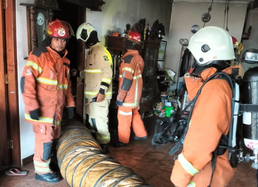 Rumah Mewah Milik Dokter di Surabaya Terbakar