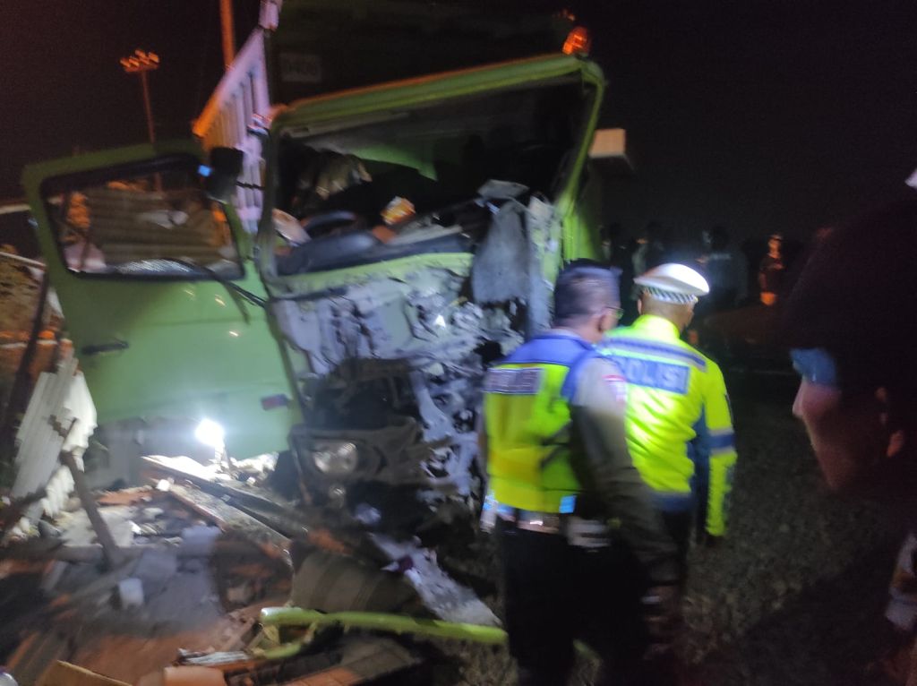 Dump Truck Mogok 30 Menit Sebelum Tertabrak Kereta Api di Mojokerto