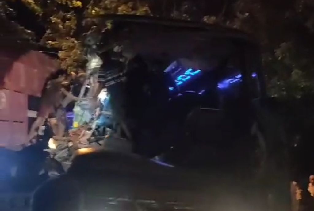 Bus Pariwisata Kembali Terlibat Kecelakaan di Gresik