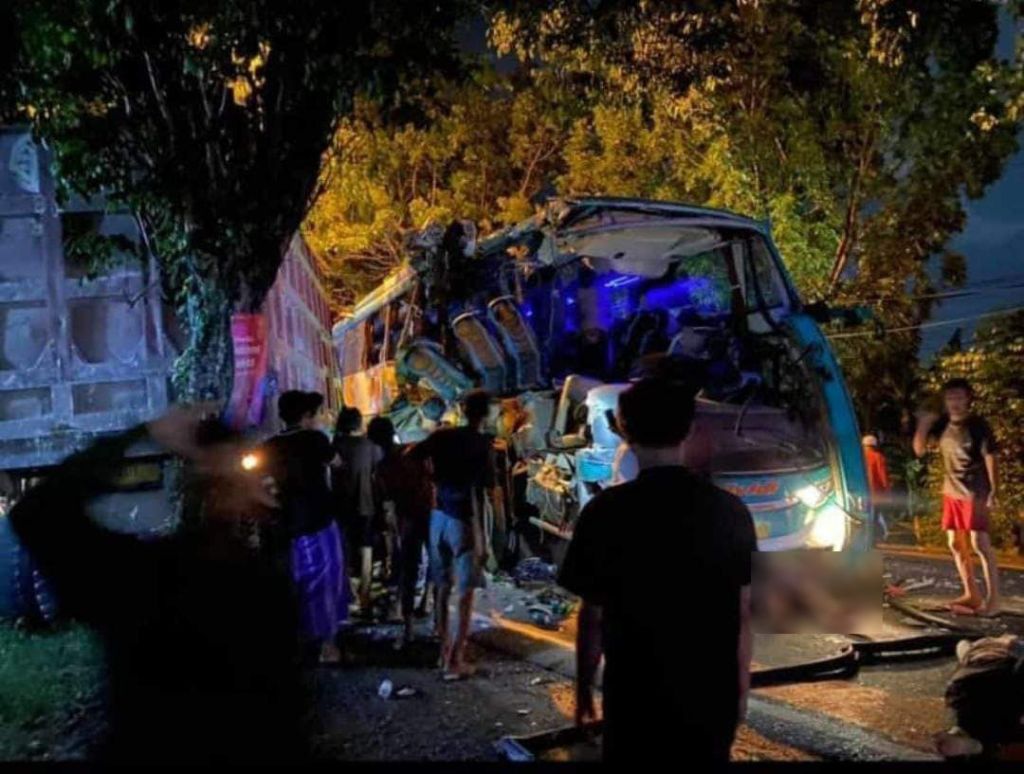 Bus yang Kecelakaan di Gresik itu Mambawa Rombongan Ziarah Wali 5