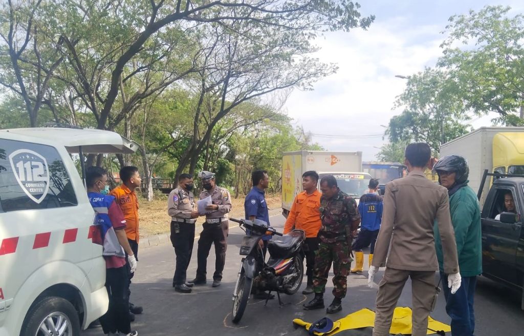 Kecelakaan 1 Orang Tewas di Margomulyo Sebabkan Kemacetan Panjang di Surabaya Barat