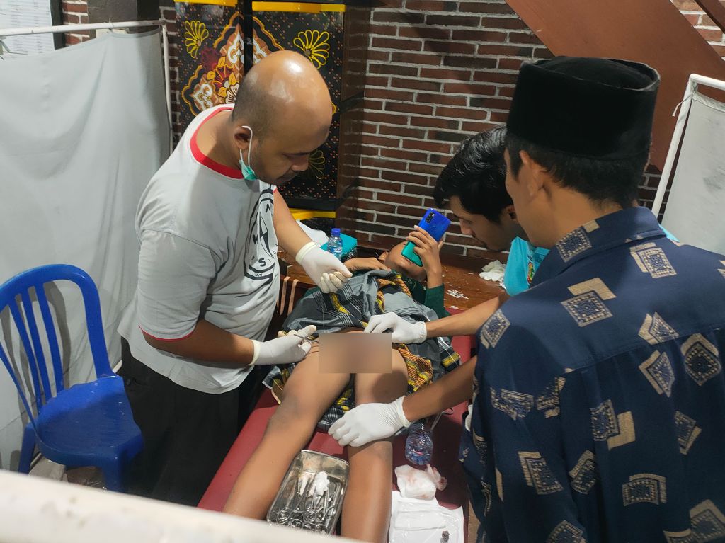 Cara Keren Caleg di Jember Membantu Warga, Sembari Sampaikan Program