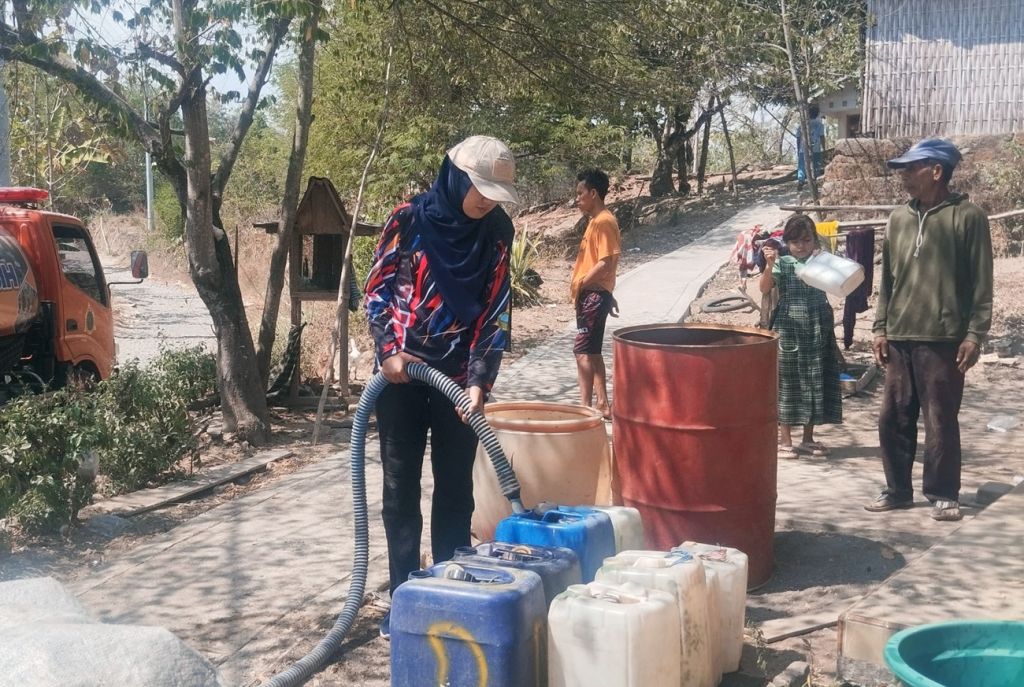 Kekeringan Memaksa Warga di Bondowoso Beli Air Bersih
