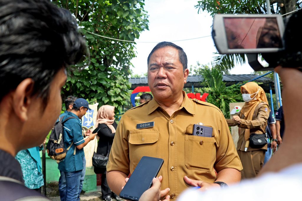 Laporkan Orang Buang Sampah Sembarangan di Surabaya Bakal Dapat Bonus Rp200 Ribu