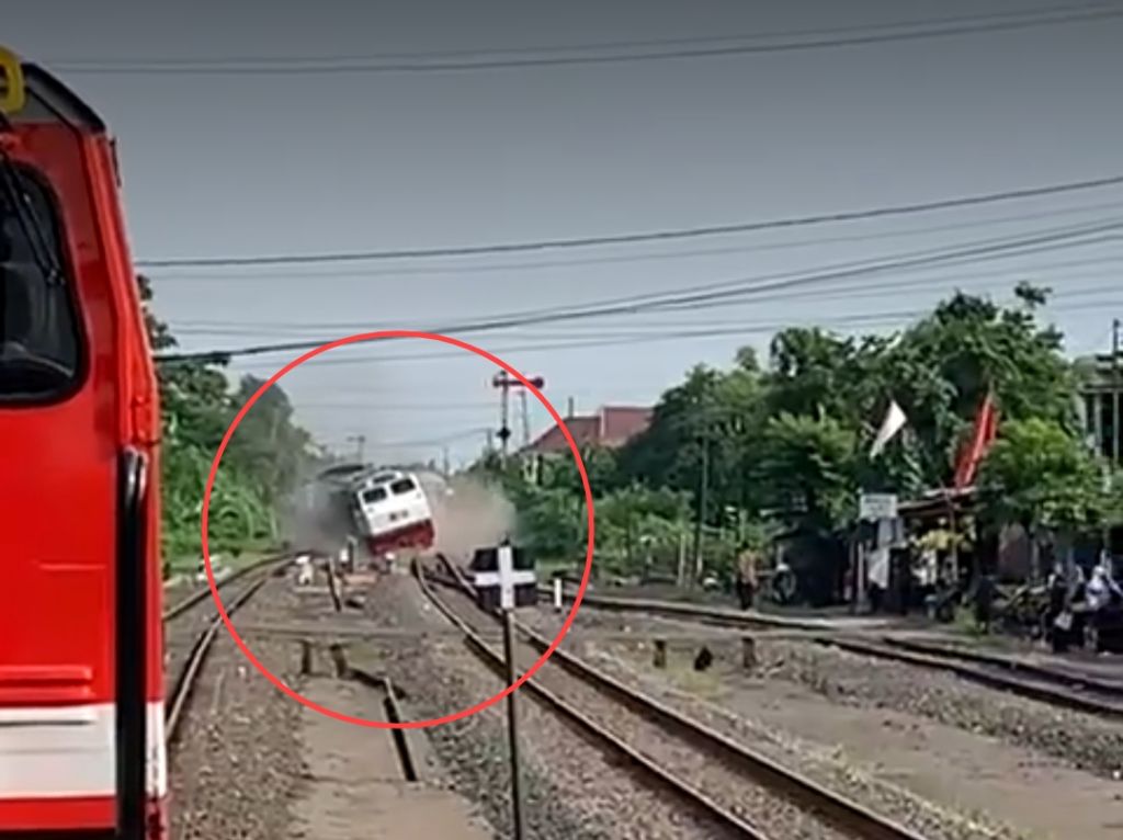 Kereta Api Pandalungan Anjlok di Jalur Tanggulangin Sidoarjo