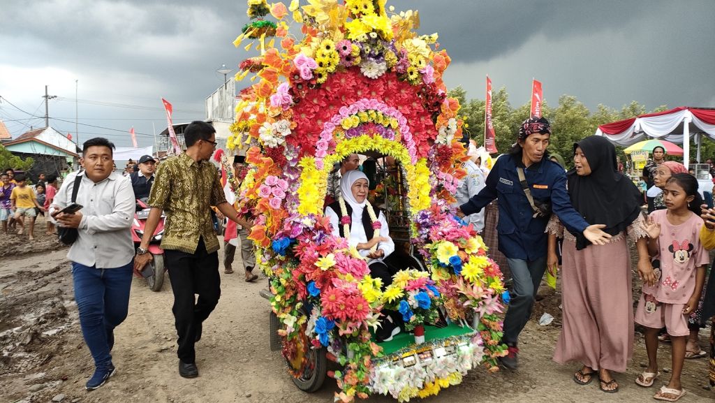 Sambutan Hangat Nan Meriah dari Warga Kalibuntu Probolinggo untuk Khofifah