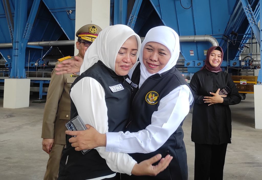 Momen Haru Ketika Bupati Ikfina Dapat Ucapan Doa dari Gubernur Jatim