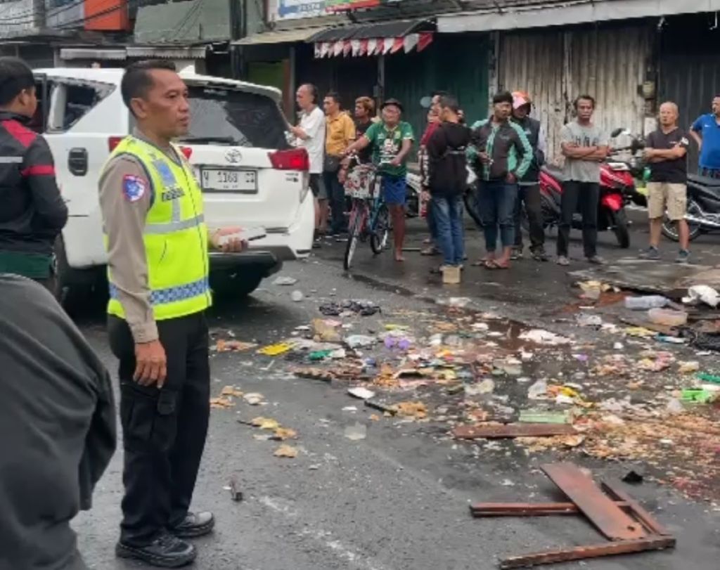 Begini Kronologis Kijang di Surabaya Seruduk Warung Tewaskan Dua Orang