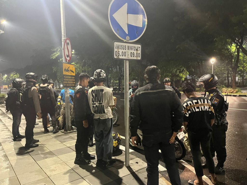 Polisi Bubarkan Konvoi Diduga Pesilat di Surabaya, Amankan 5 Pemuda