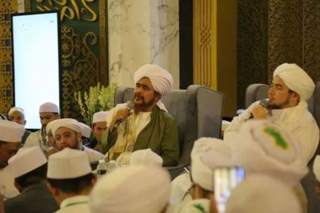 Habib Umar bin Hafidz Kembali ke Indonesia, Ribuan Jamaah Antusias