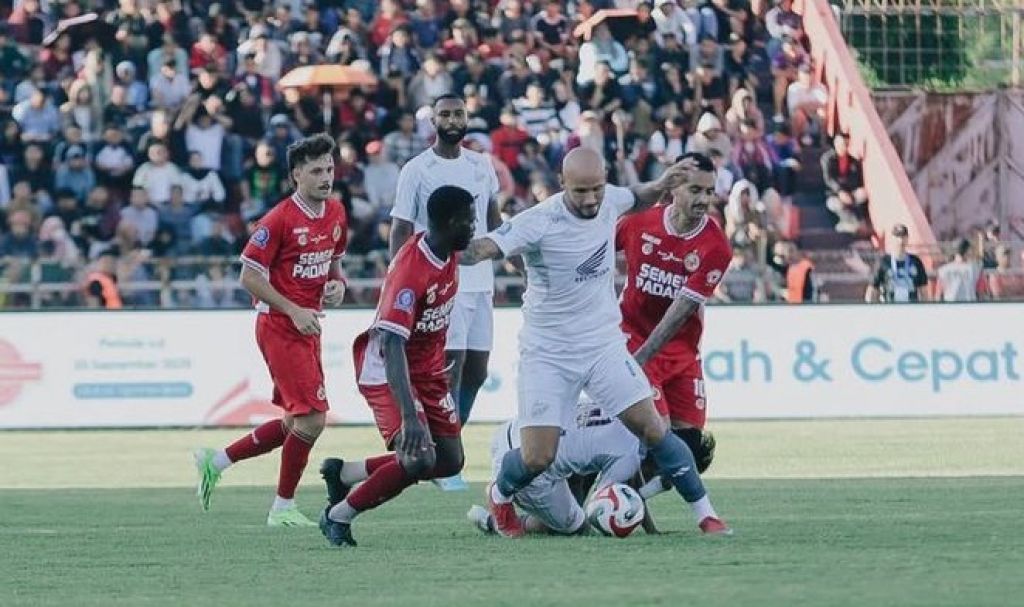 Semen Padang Tertahan PSM, Arema FC Amankan Puncak Klasemen
