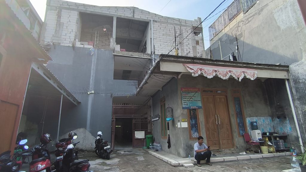 Jatuh dari Lantai 3 Rumah Kos, Mahasiswi Unesa Tewas