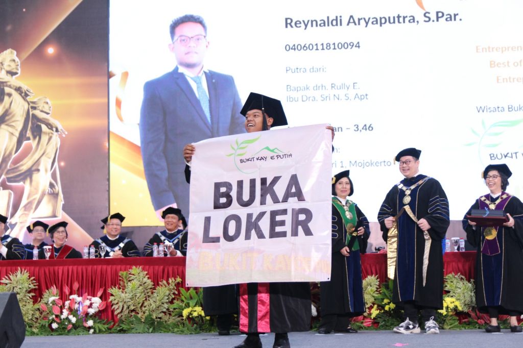 Unik, CEO Perusahaan ini Langsung Buka Lowongan Kerja Usai Diwisuda di UC Surabaya