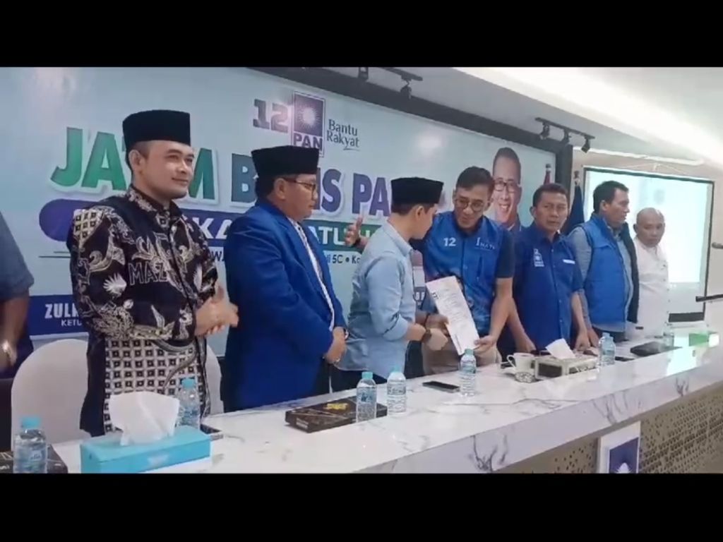 Gegara Hadiri Penyerahan Rekom Partai, Bawaslu Panggil Lurah Nyentrik di Mojokerto
