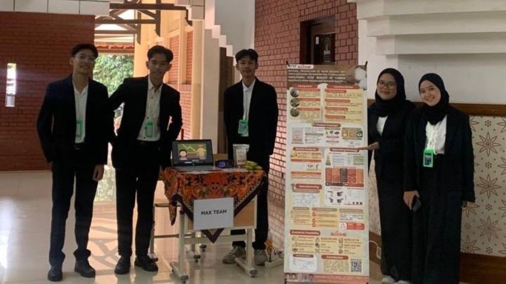 Mahasiswa ITS Inovasikan Pupuk Berbahan Dasar Kulit Pisang dan Ampas Tebu