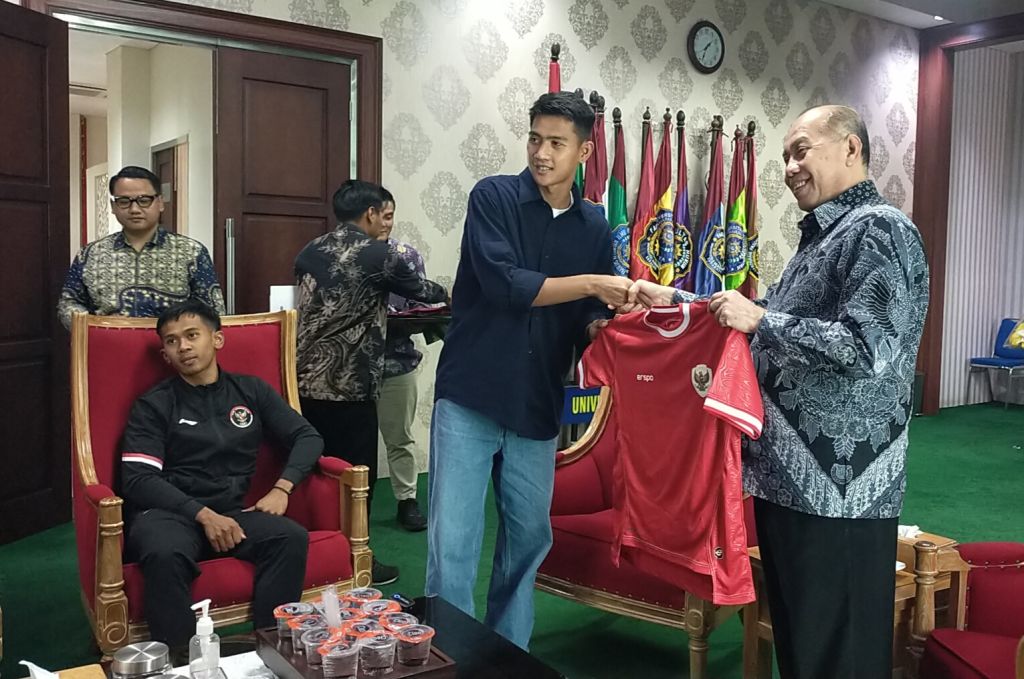 Malik Risaldi, Pemain Timnas Indonesia Jadi Atlet Ke-54 Penerima Beasiswa UM Surabaya