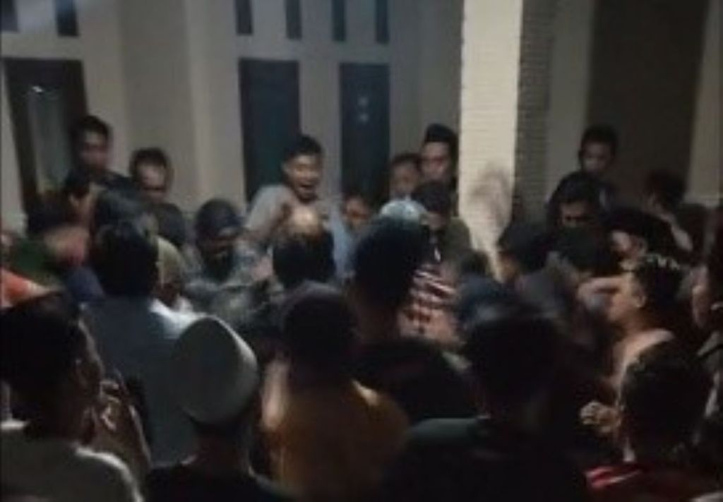 Diteriaki Maling, Enam Orang Mengaku DC di Mojokerto Babak Belur