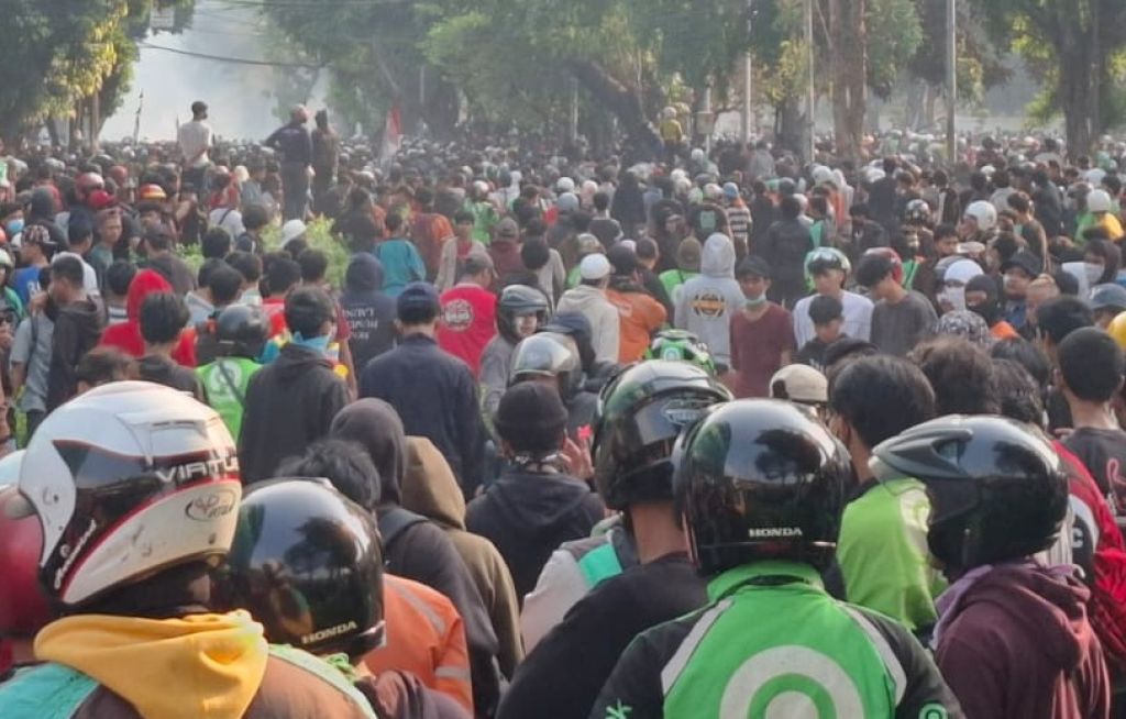 Ribuan Massa Masih Padati Kawasan Kwitang, Situasi Belum Kondusif