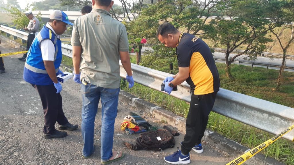 Mayat Pria Berlumuran Darah di Tol Sumo, Korban Pembunuhan?