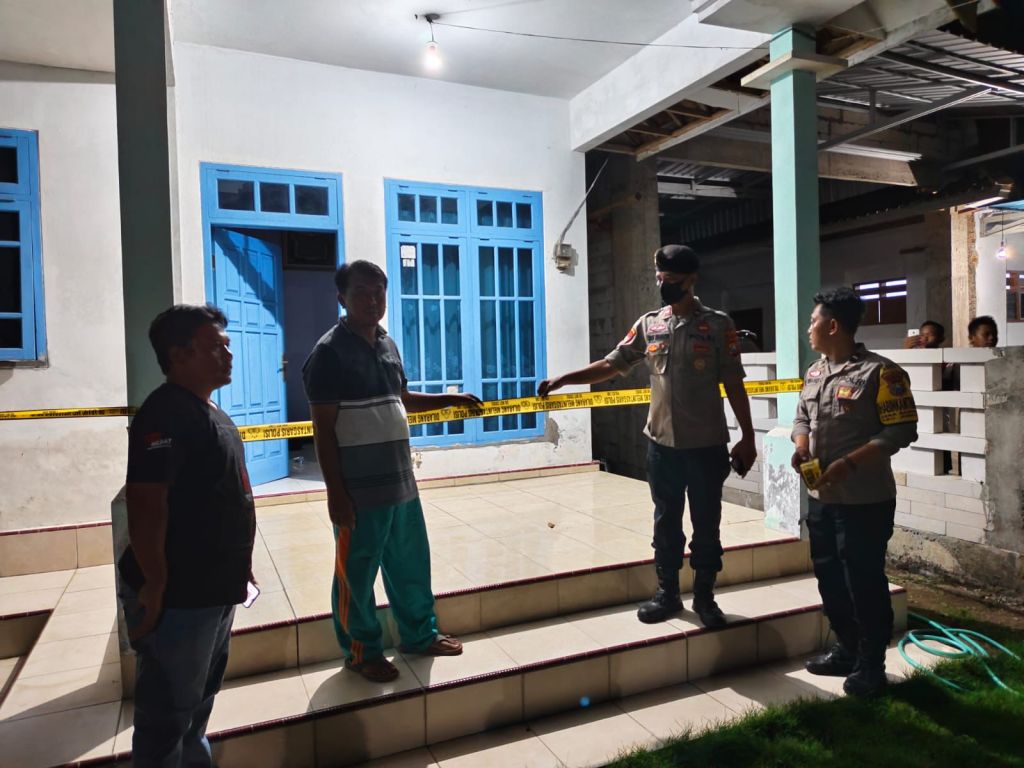 Pria Jember Tewas Membusuk Dalam Rumah, Jasad Diautopsi