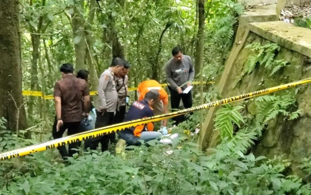 Dugaan Penyebab Tewasnya Wanita Cantik yang Mayatnya Ditemukan di Pacet Mojokerto