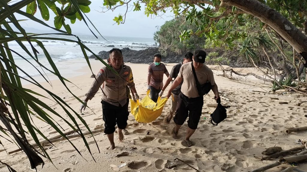 Mayat di Pantai Parang Ireng Alas Purwo Banyuwangi itu Wanita, Pakai Gelang Hitam