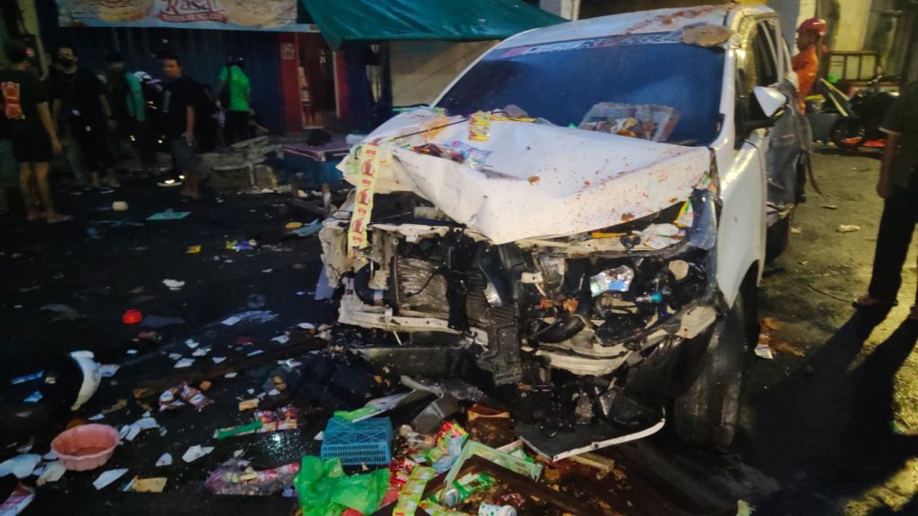 Polisi Tahan Pengemudi Kijang Seruduk Warung di Surabaya Tewaskan 2 Orang