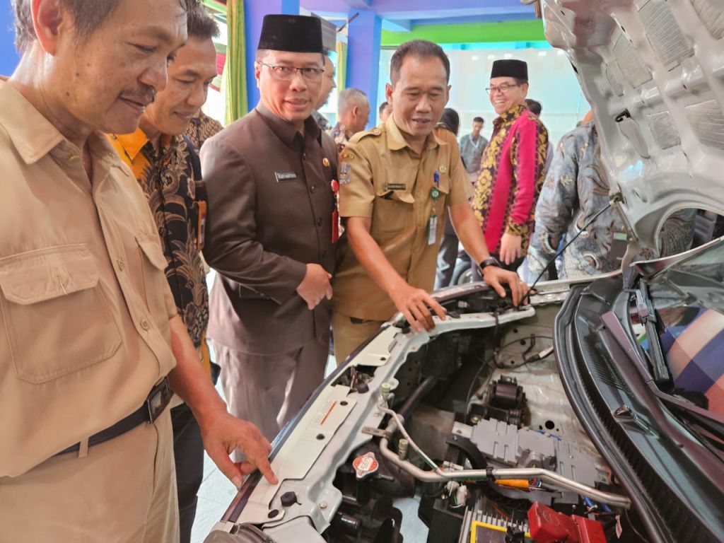 Pelajar SMKN Tamansiswa Kota Mojokerto Berhasil Konversikan Kendaraan  Listrik